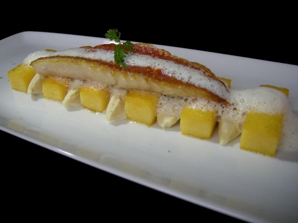 Hotel Restaurant Tivoli - Basel Airport อูแน็งก์ ภายนอก รูปภาพ