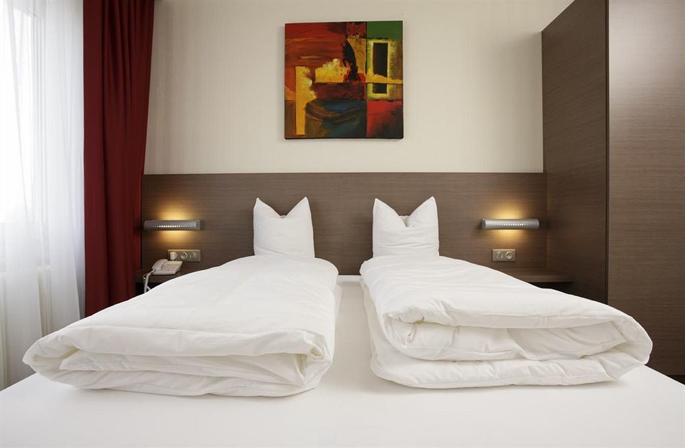 Hotel Restaurant Tivoli - Basel Airport อูแน็งก์ ภายนอก รูปภาพ
