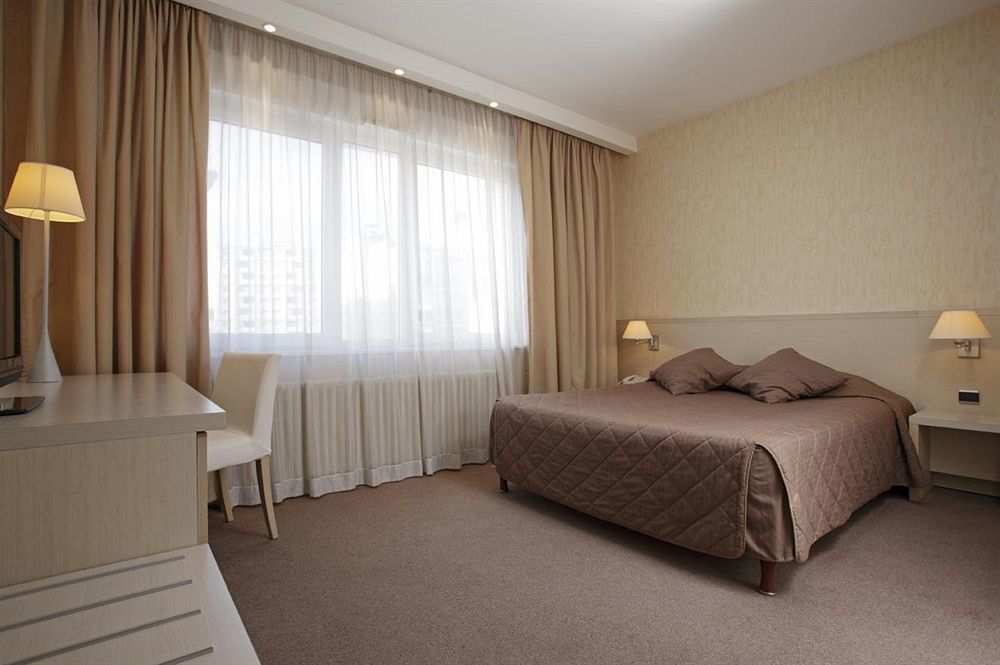 Hotel Restaurant Tivoli - Basel Airport อูแน็งก์ ภายนอก รูปภาพ